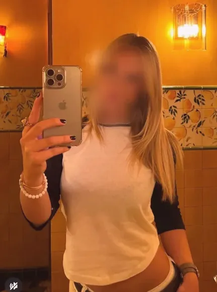 Ayse, 29