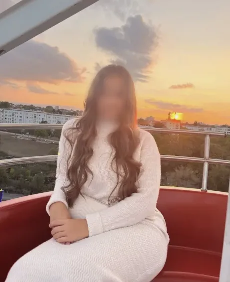 Gizem, 19