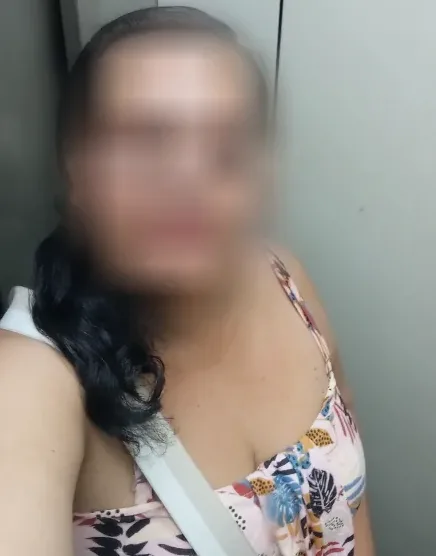 Jasmin, 32