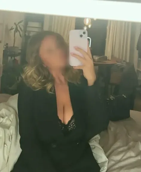Larissa, 20