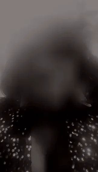 Luisa, 25