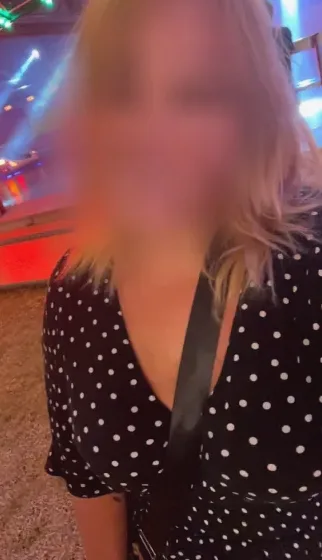 Nicole, 28