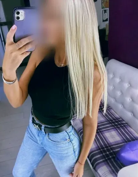 Rebecca, 33
