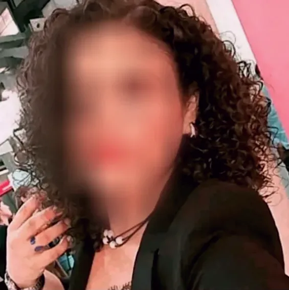 Viktoria, 35