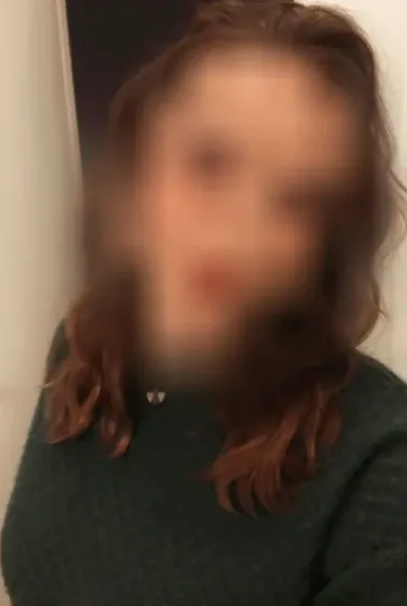 Viktoria, 27